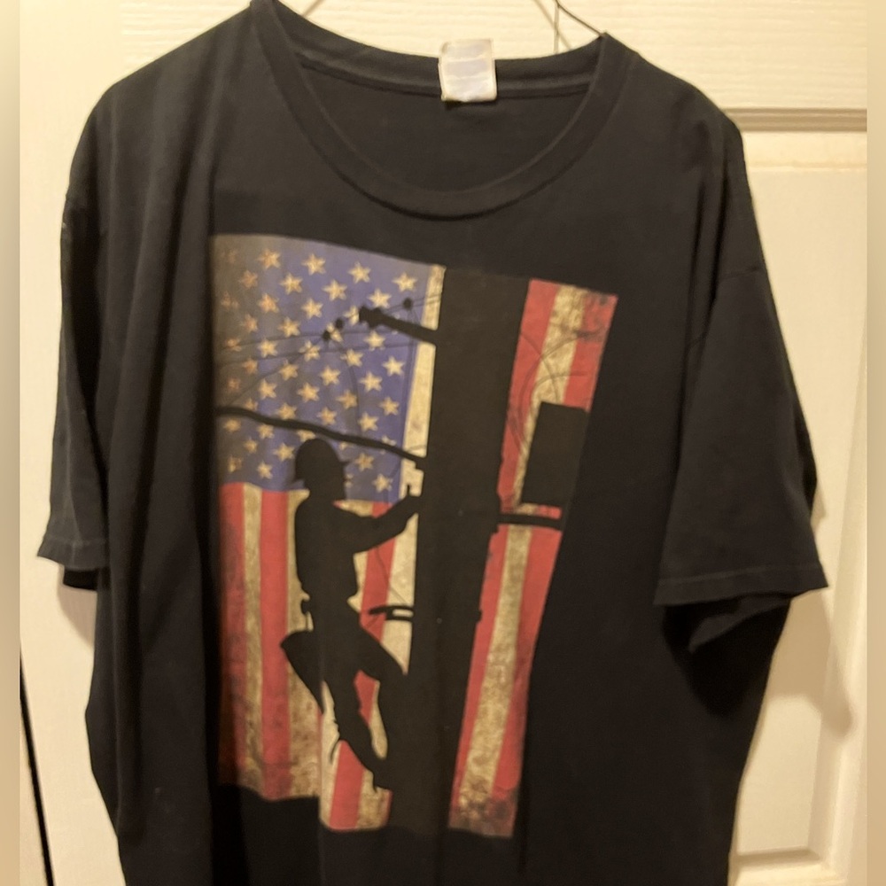 XL lineman tee. Image on front.